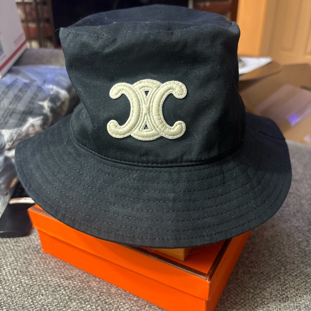 Celine black Hat with White BOB WITH TRIOMPHE PATCH IN COTTON GABARDINE - Picture 12 of 12
